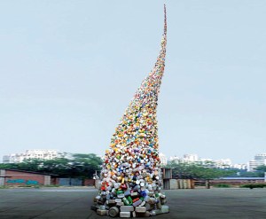 wang-Zhiyuan-thrown-to-the-wind-trash-sculpture (1)